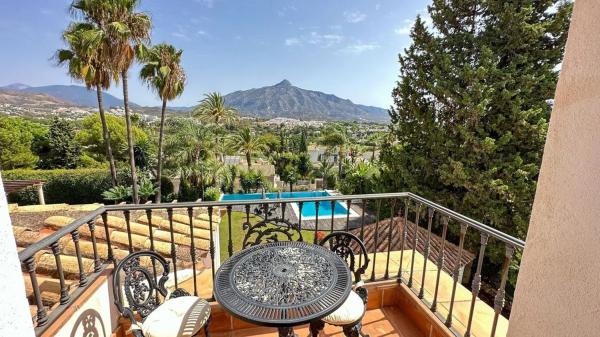 Chalet independiente en venta en  Barrio Puerto Banús, Marbella photo 4