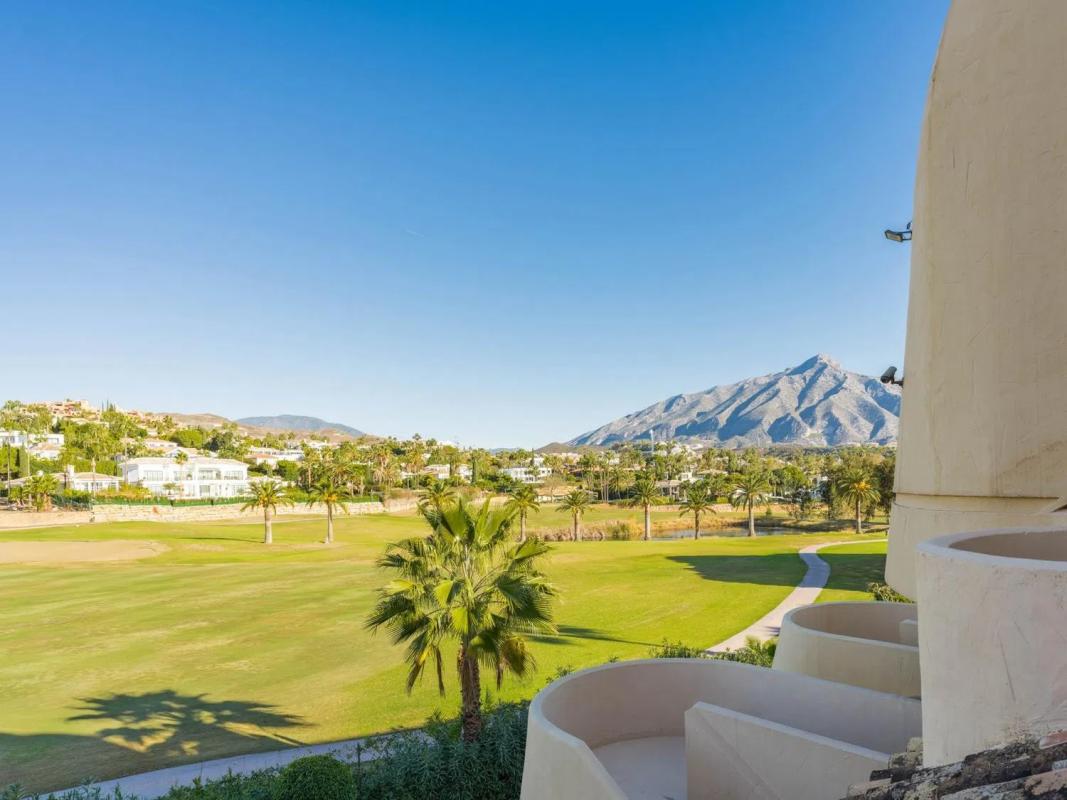 Duplex sale in Barrio Las Brisas, Marbella photo 2