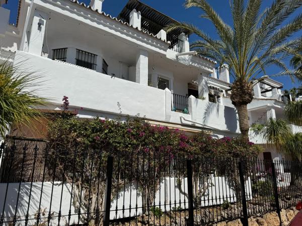 Piso en venta en  Urbanización Los Naranjos de Marbella, Marbella photo 1