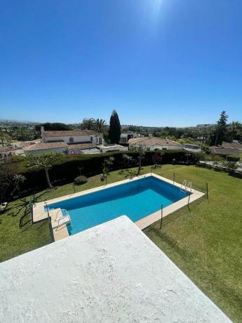 Detached villa for sale in  Barrio Las Brisas, Marbella photo 1