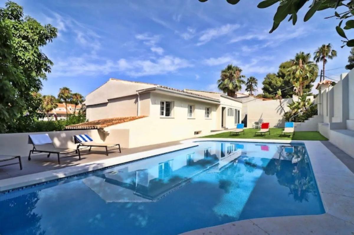 Venta de chalet independiente en Calle las Azucenas, Marbella
photo 1