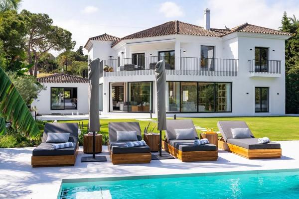 Chalet independiente en venta en Avenida de los Girasoles, Marbella photo 1