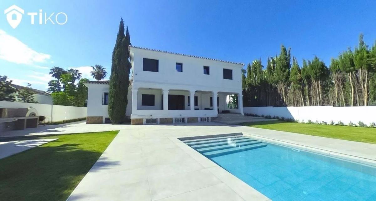 Venta de chalet independiente en Barrio Las Brisas, Marbella
photo 1