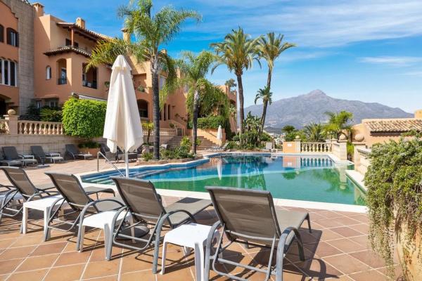 Duplex for sale in Urbanizacion N Andalucia J, Marbella photo 2