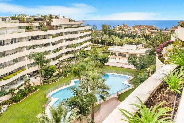 Duplex for sale in Barrio Puerto Banús, Marbella photo 1