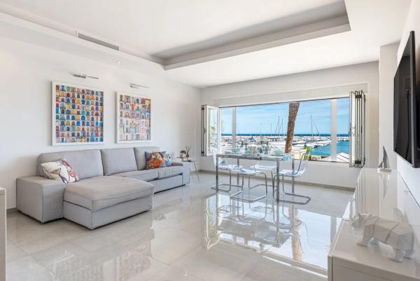 Apartment for sale in  Barrio Puerto Banús, Marbella photo 2