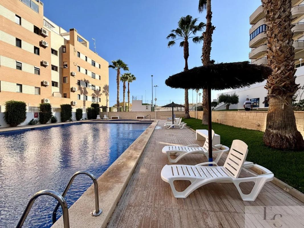 Venta de piso en Avenida Xixona, 39, El Campello
photo 1