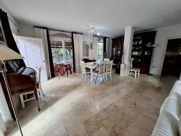 Коттедж на продажу в Calle Beniarres, El Campello thumbnail 1