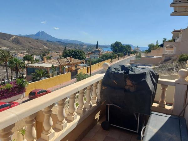 Коттедж на продажу в Calle d'Oriola, El Campello thumbnail 1