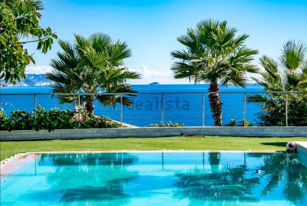 Detached villa for sale in Pueblo Acantilado - Lanuza, El Campello thumbnail 1