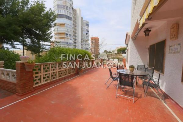 Detached villa for sale in Playa Muchavista, El Campello thumbnail 2