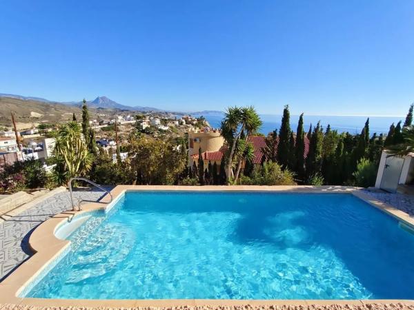 Chalet independiente en venta en Calle Penyassegat, El Campello photo 1