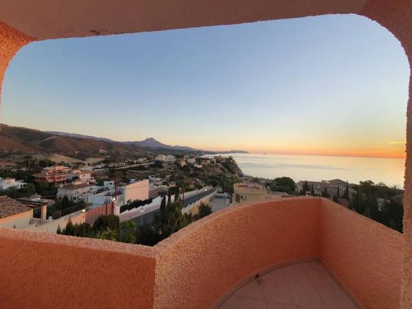Chalet independiente en venta en Calle Penyassegat, El Campello thumbnail 1