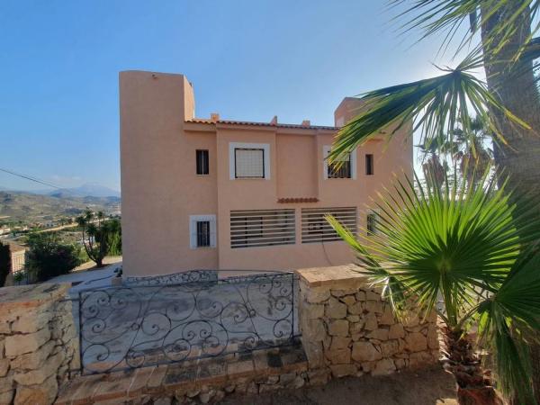 Chalet independiente en venta en  Calle Penyassegat, El Campello photo 4