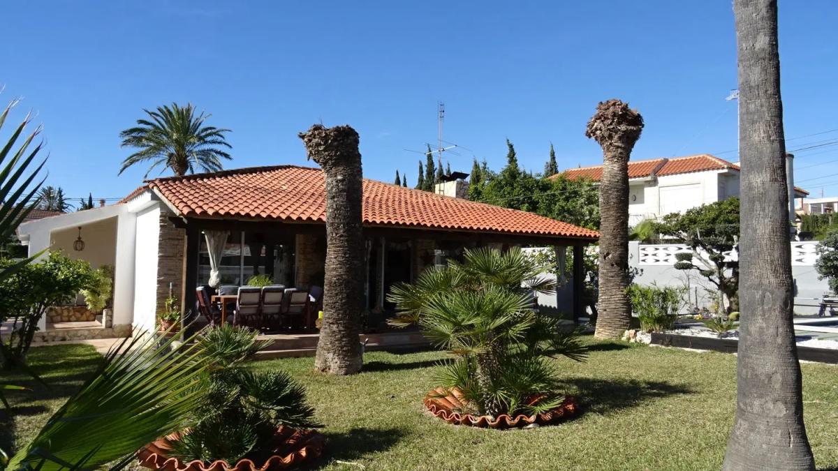 Venta de chalet independiente en Pueblo Español - Coveta Fumá, El Campello
photo 1