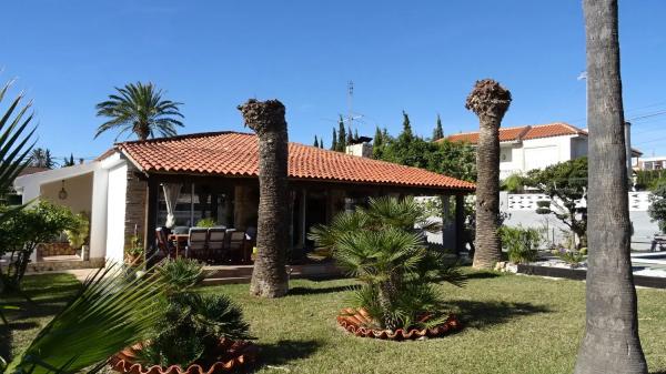 Chalet independiente en venta en Pueblo Español - Coveta Fumá, El Campello photo 1