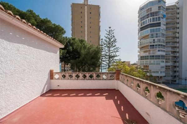 Chalet independiente en venta en Calle Rois de Corella, 1, El Campello photo 1