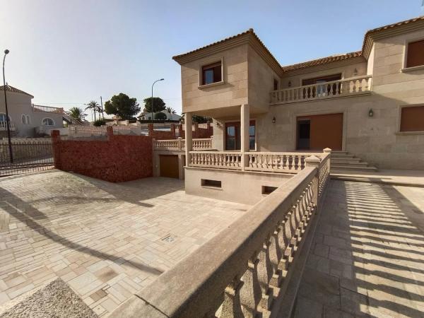 Detached villa for sale in Pueblo Acantilado - Lanuza, El Campello thumbnail 1