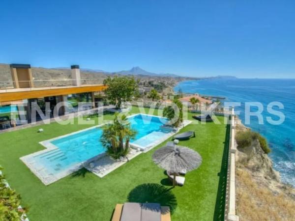 Chalet independiente en venta en Pueblo Acantilado - Lanuza, El Campello thumbnail 1