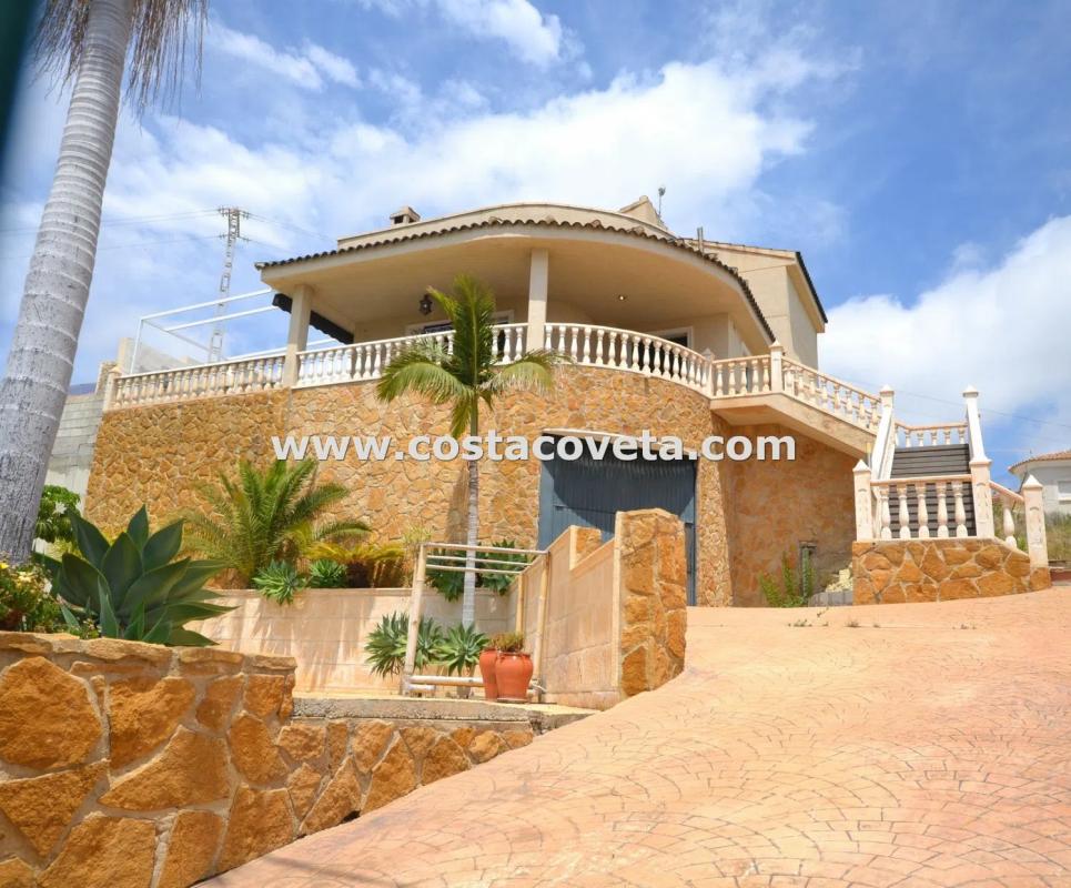 Venta de chalet independiente en Calle Confrides, El Campello
photo 1