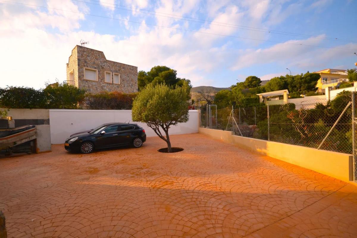 Venta de chalet independiente en Calle Confrides, El Campello
photo 3