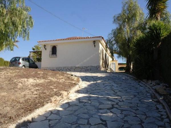 Detached villa for sale in Pueblo Acantilado - Lanuza, El Campello thumbnail 1