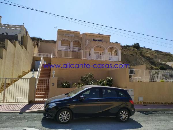 Коттедж на продажу в Calle del Cabeçó d'Or, El Campello photo 1