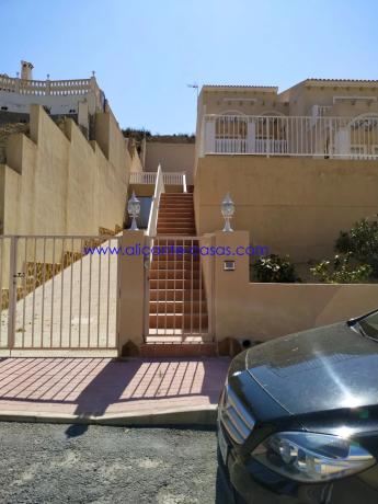 Коттедж на продажу в Calle del Cabeçó d'Or, El Campello thumbnail 1