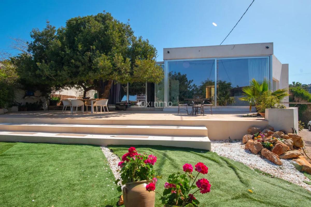 Sale of independent chalet in Les Rotes/Las Rotas, Denia
photo 1