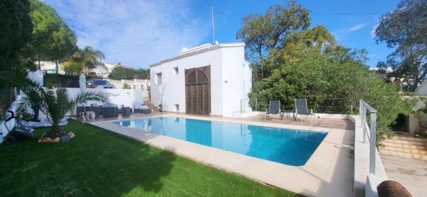 Chalet independiente en venta en  El Montgó, Denia photo 1