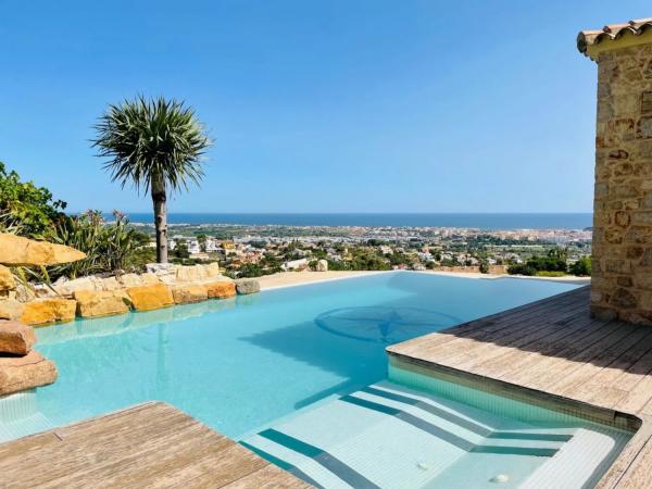 Detached villa for sale in Calle Hermes, 13, Denia thumbnail 1