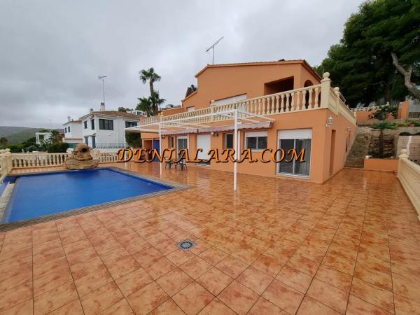 Chalet independiente en venta en  El Montgó, Denia photo 1