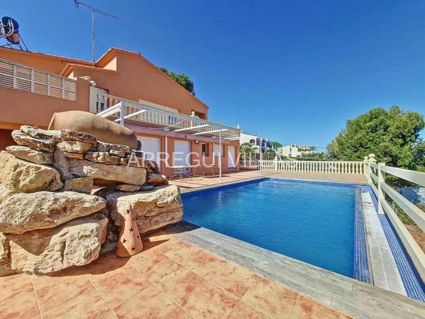 Chalet independiente en venta en  El Montgó, Denia photo 1