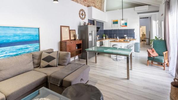 Chalet independiente en venta en  Centro Urbano, Denia photo 1