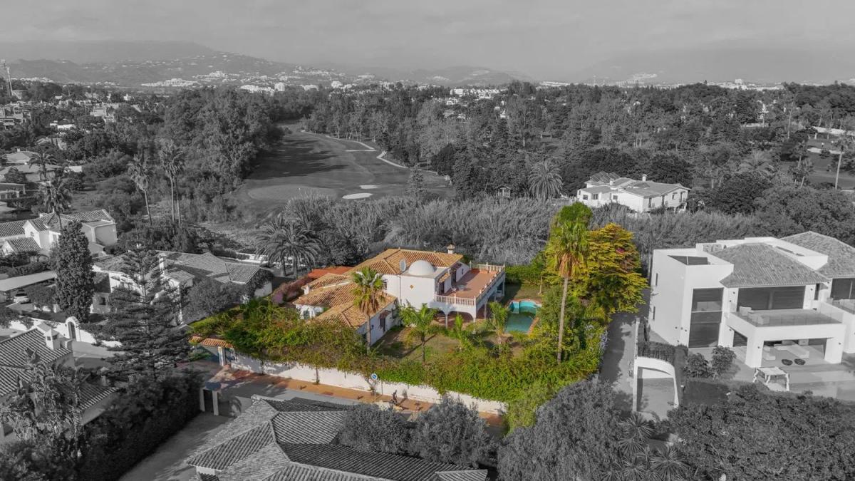Продажа отдельного шале в Barrio Casasola, Эстепона photo 1