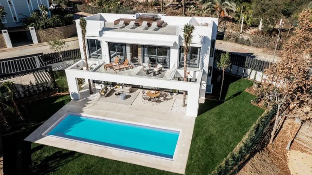 Venta de chalet independiente en Calle Azahar, Estepona
photo 1