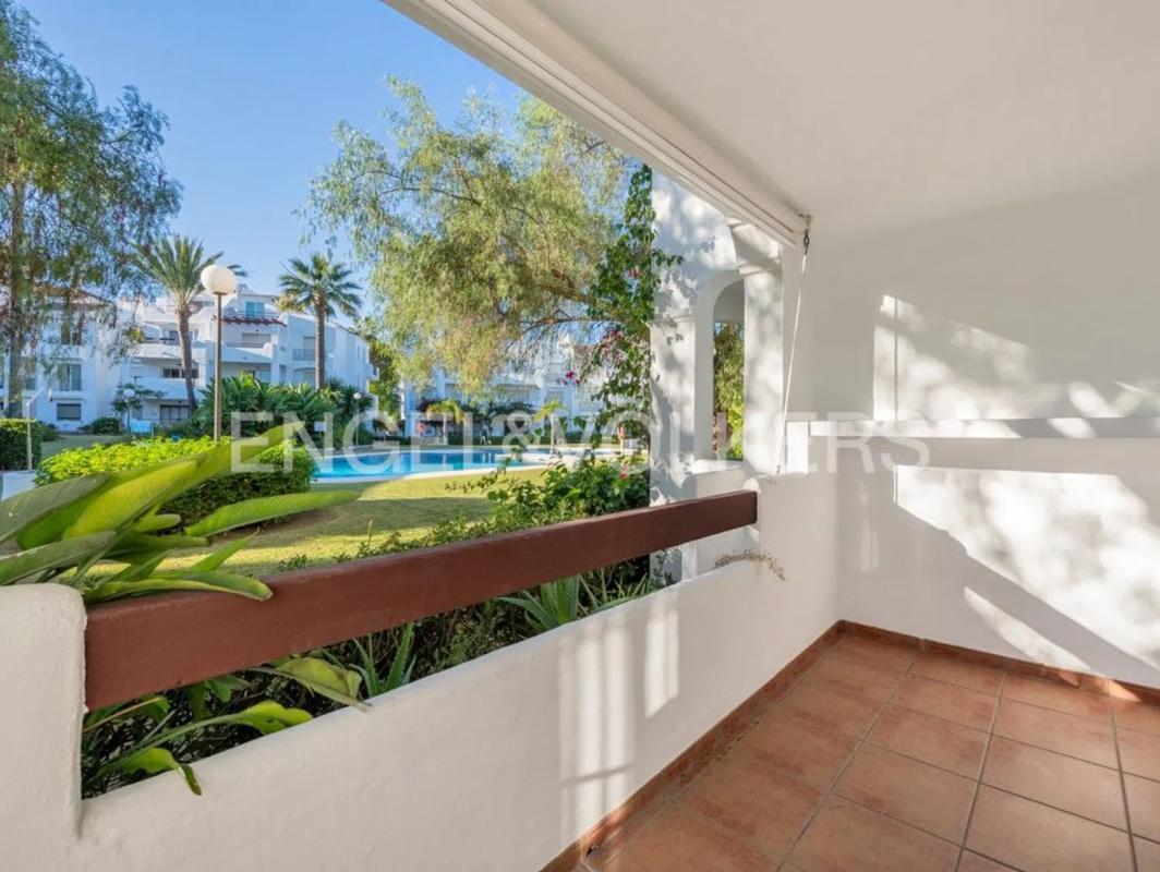 Venta de piso en Calle Venus, Estepona
photo 1