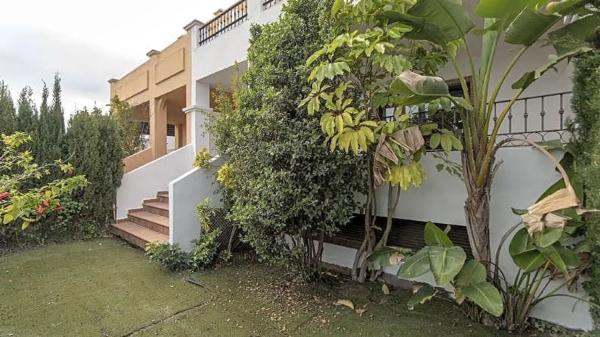 Chalet independiente en venta en Camino de Cortes, Estepona thumbnail 1