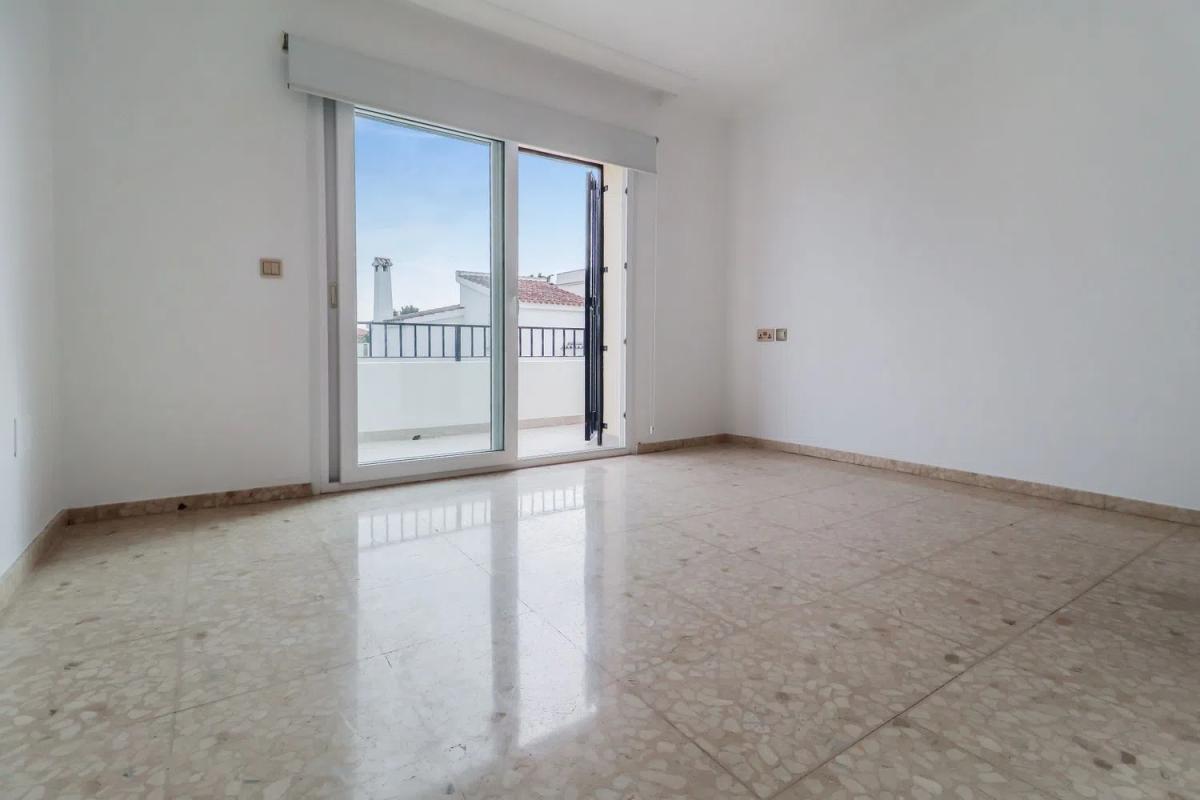Sale of independent chalet in Calle de la Luz, Estepona
photo 5