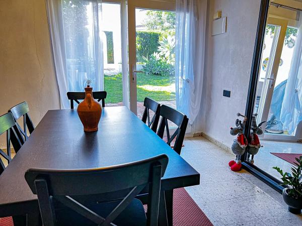 Chalet independiente en venta en Calle Monte Biarritz, Estepona thumbnail 2