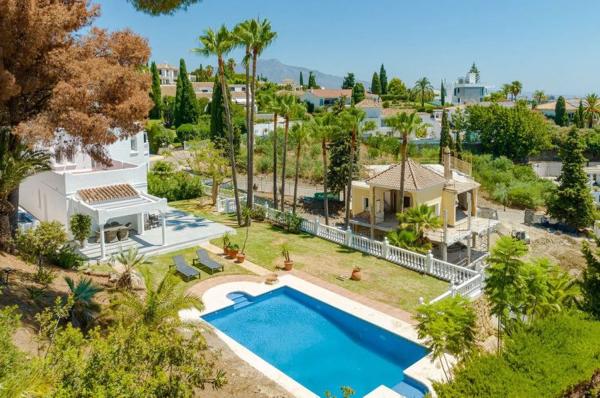 Chalet independiente en venta en Avenida del Pilar, Estepona photo 1