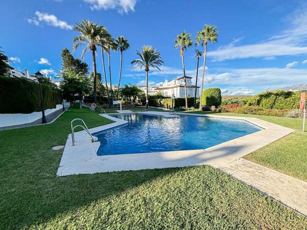 Chalet independiente en venta en  Calle Espliego, Estepona photo 4