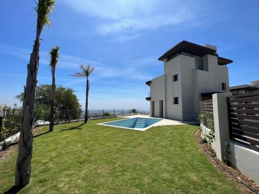 Sale of apartment in Barrio Paraiso-Barronal, Estepona
photo 2