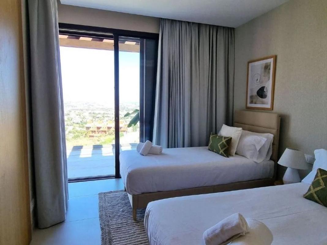 Sale of apartment in Barrio Paraiso-Barronal, Estepona
photo 5