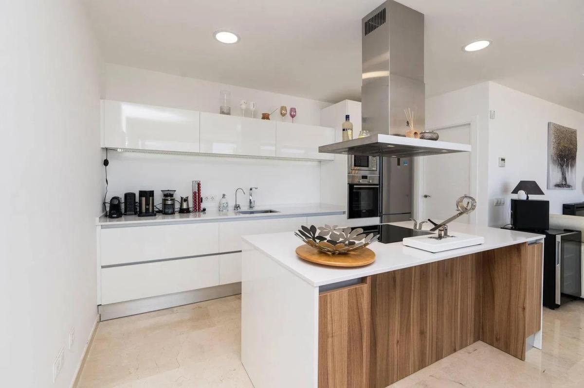 Sale of independent chalet in Calle del Molino, Estepona
photo 2