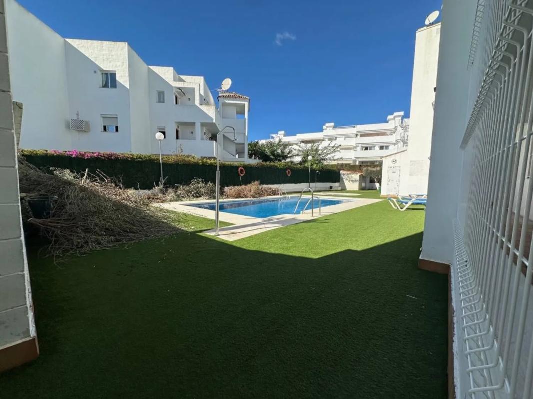 Sale of apartment in Calle de Sabinillas, Estepona
photo 1