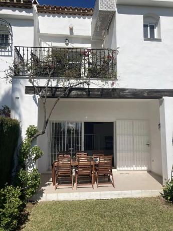Chalet independiente en venta en Barrio Bel-Air, Estepona photo 1