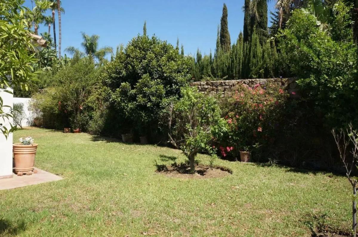 Venta de chalet independiente en Calle Hortensia, Estepona
 photo 2