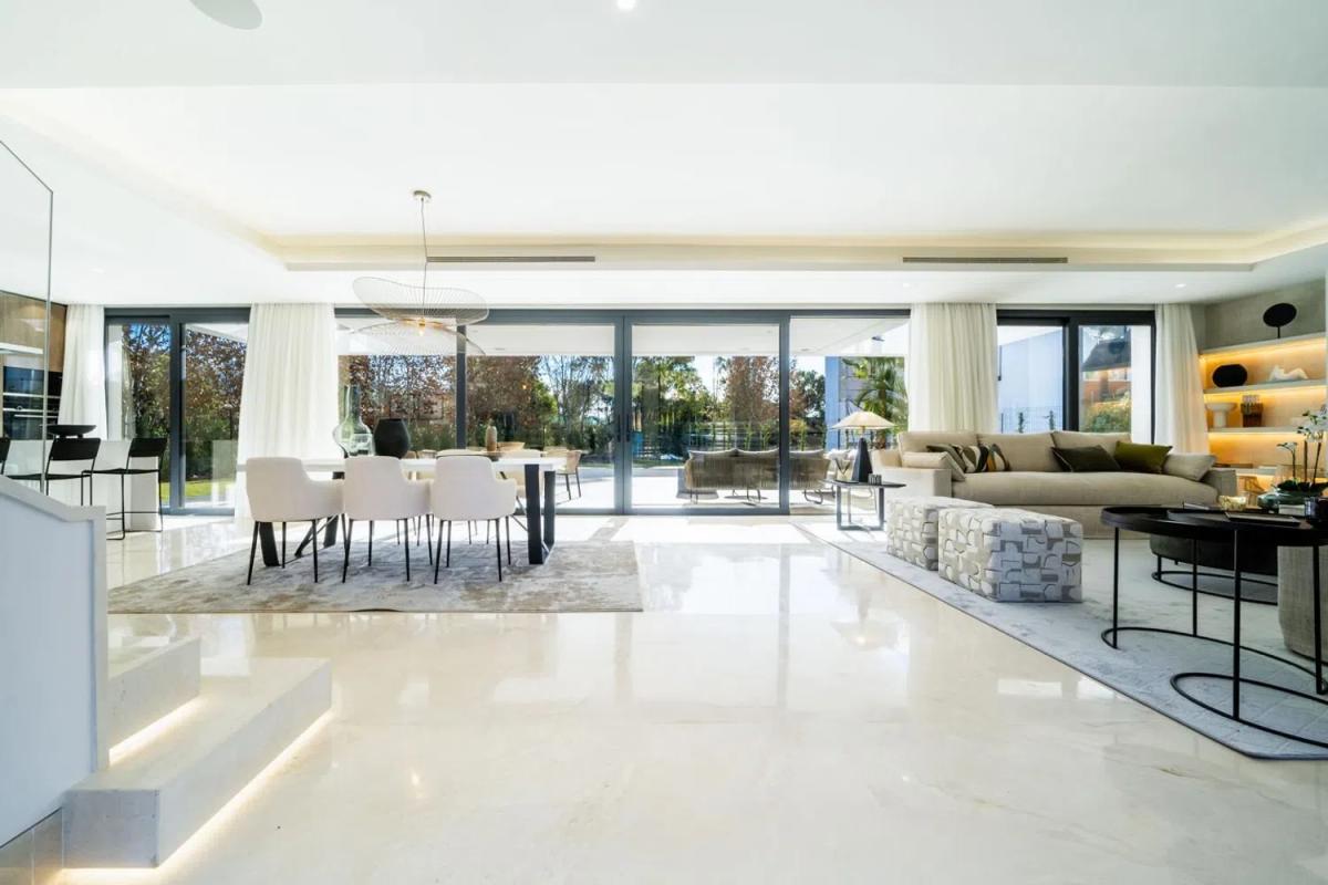 Venta de chalet independiente en Barrio Paraiso-Barronal, Estepona
photo 2