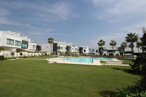 Detached villa for sale in Urbanizacion Playa de Guadalobon, Estepona thumbnail 1